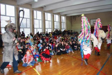 Maškare Kettejeve šole so na pustni torek oživele mestne ulice 12